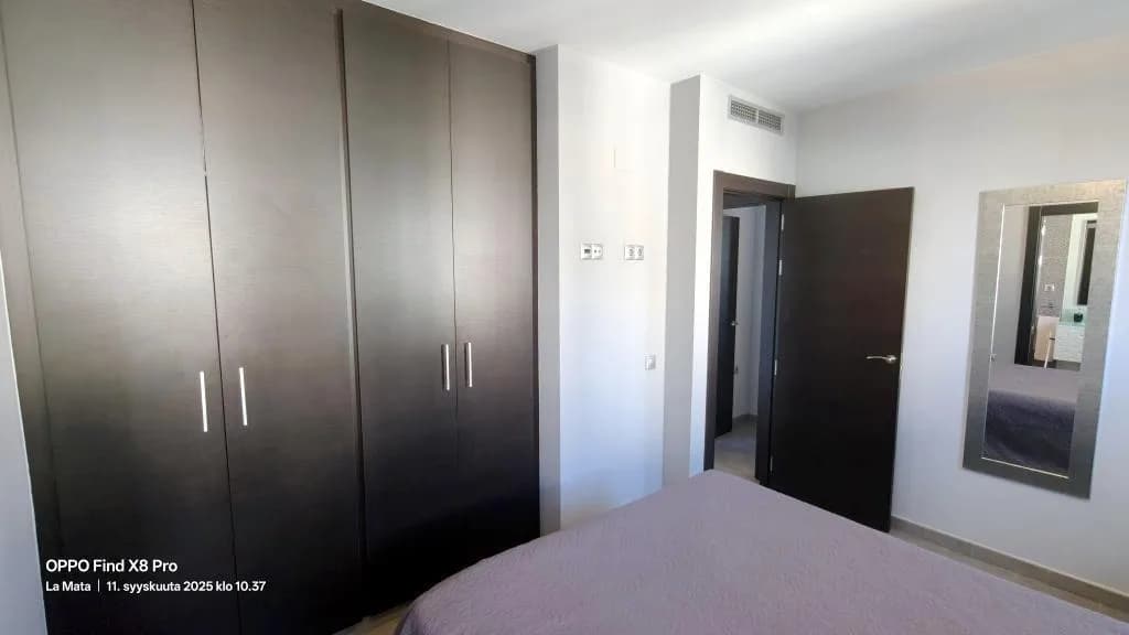 Apartment de 2 dormitorios en venta en Torrevieja, Alicante - Image 9