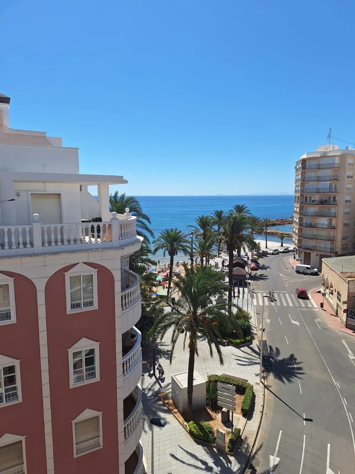 Apartment de 4 dormitorios en venta en Torrevieja, Alicante - Image 2