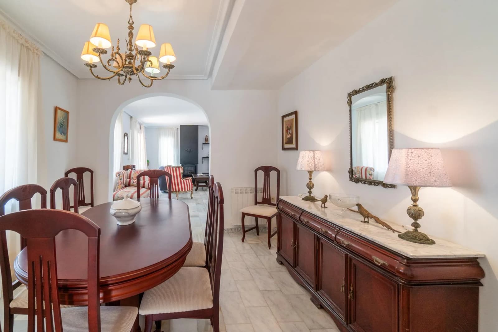 Villa de 4 dormitorios en venta en Torrevieja, Alicante - Image 2