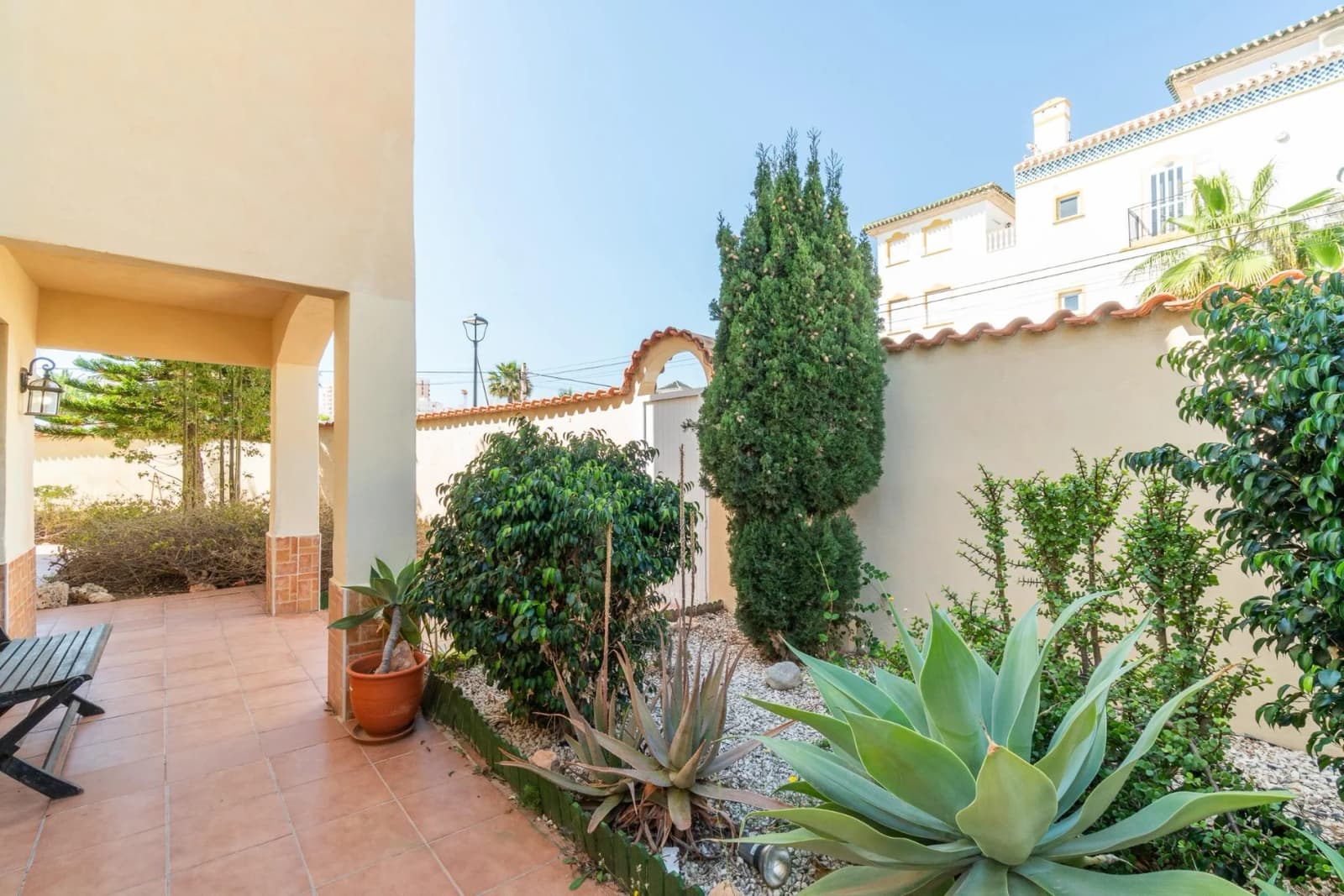 Villa de 4 dormitorios en venta en Torrevieja, Alicante - Image 9