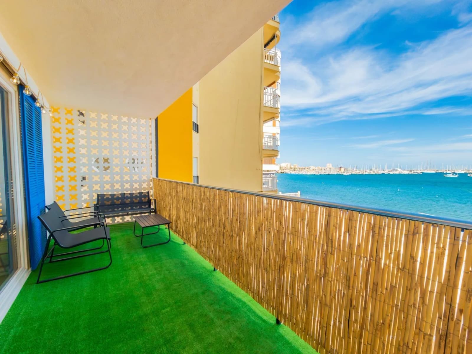 Apartment de 2 dormitorios en venta en Torrevieja, Alicante - Image 4