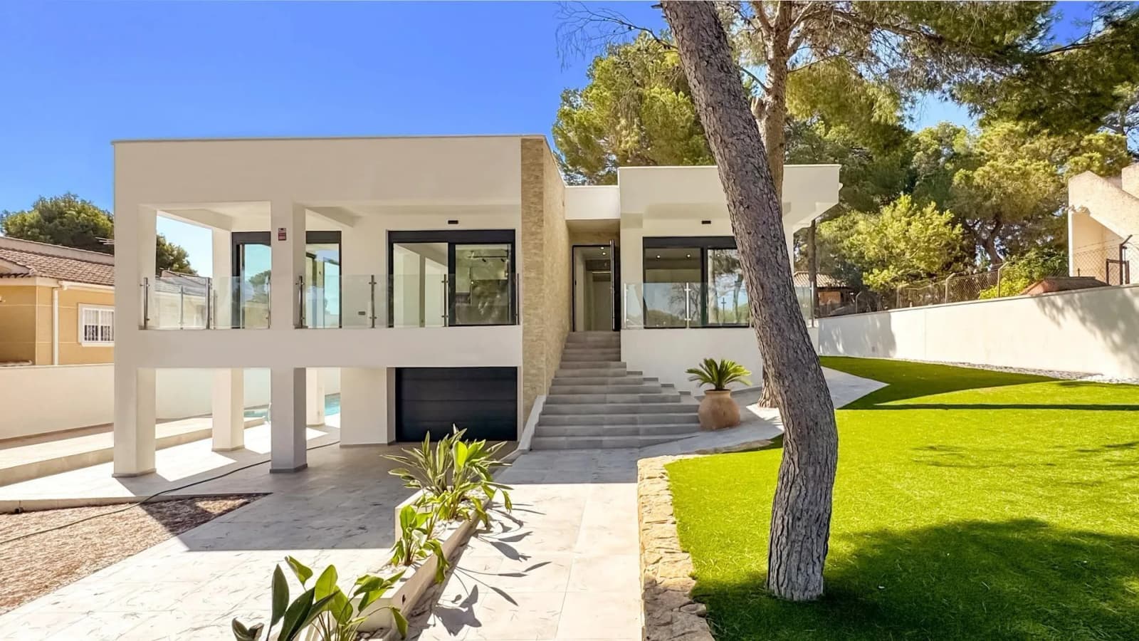 Villa de 4 dormitorios en venta en Torrevieja, Alicante