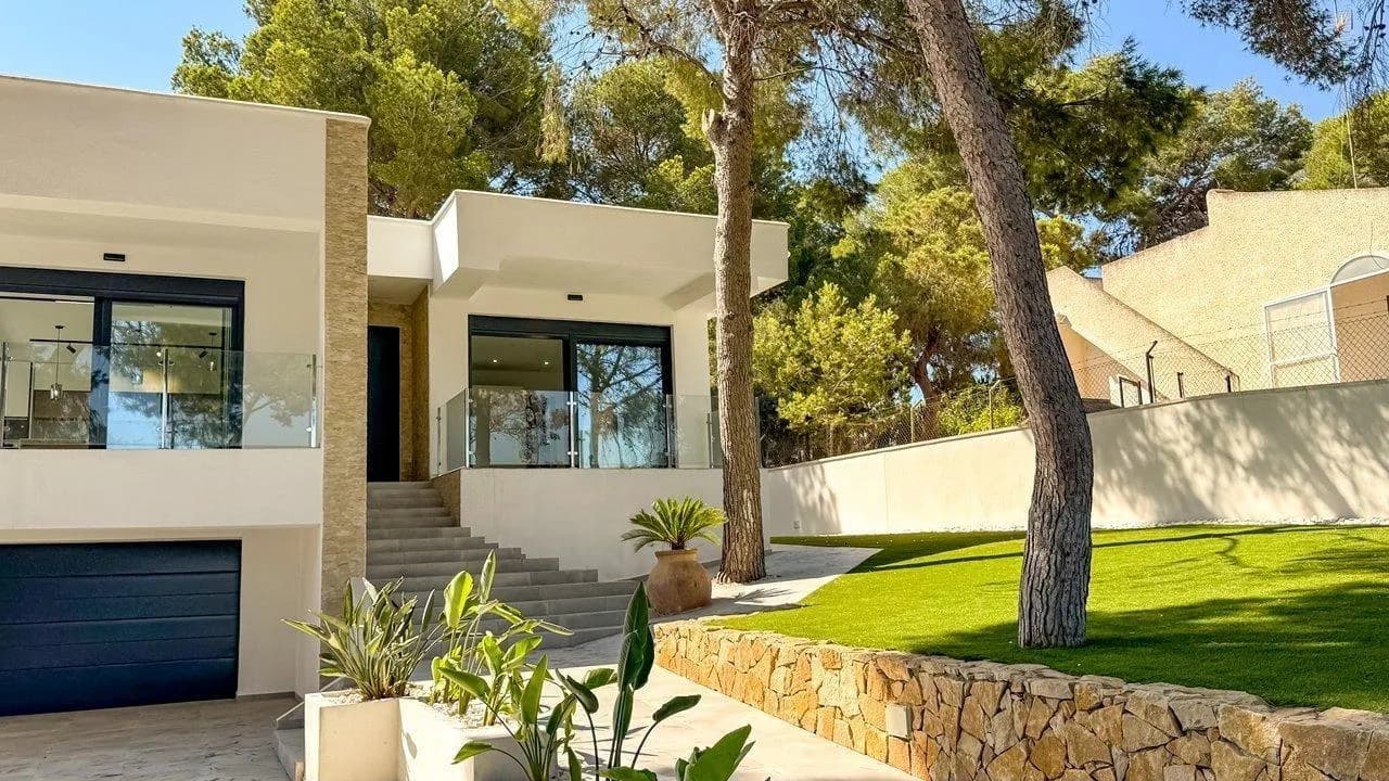 Villa de 4 dormitorios en venta en Torrevieja, Alicante - Image 7