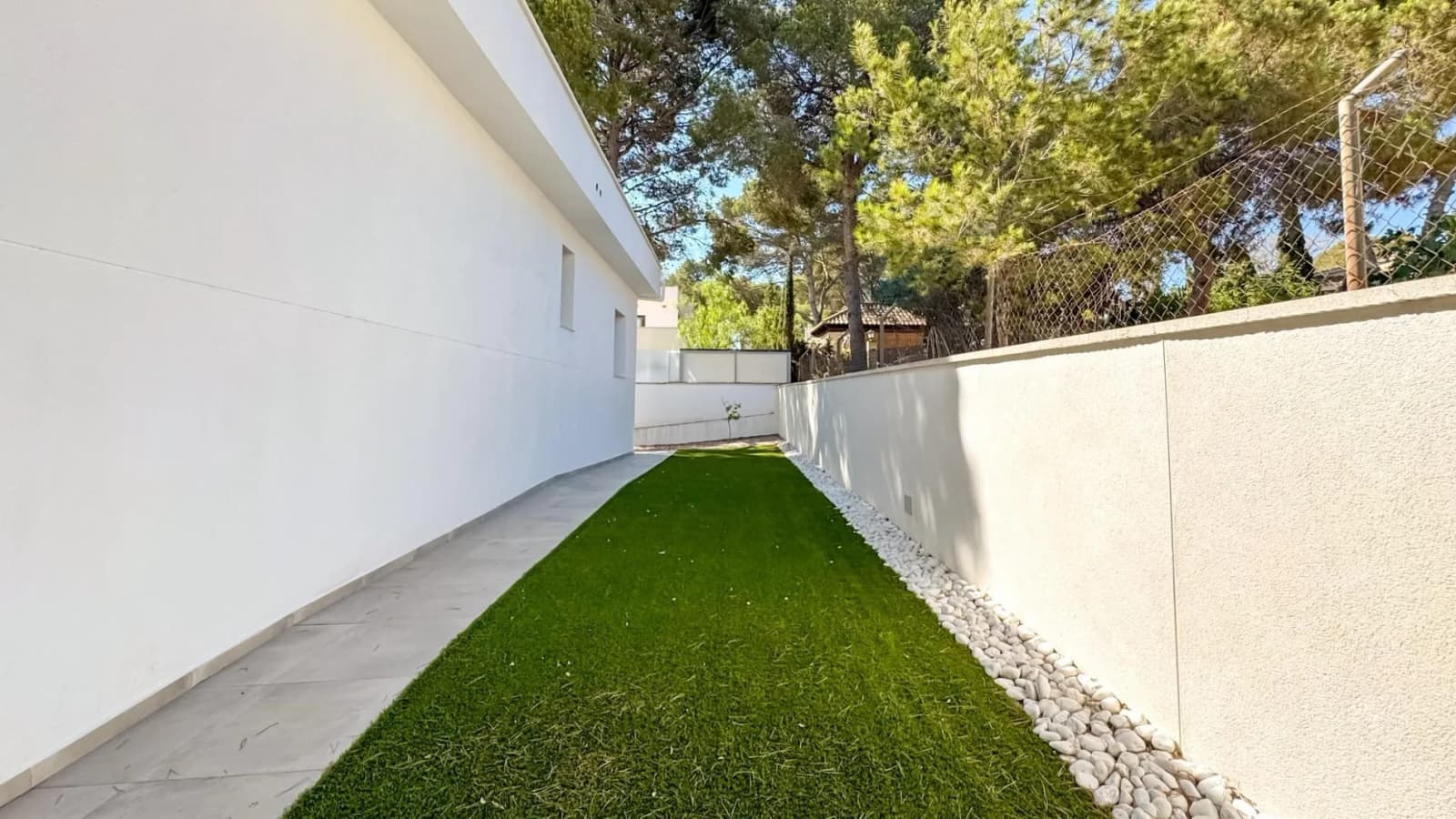Villa de 4 dormitorios en venta en Torrevieja, Alicante - Image 9