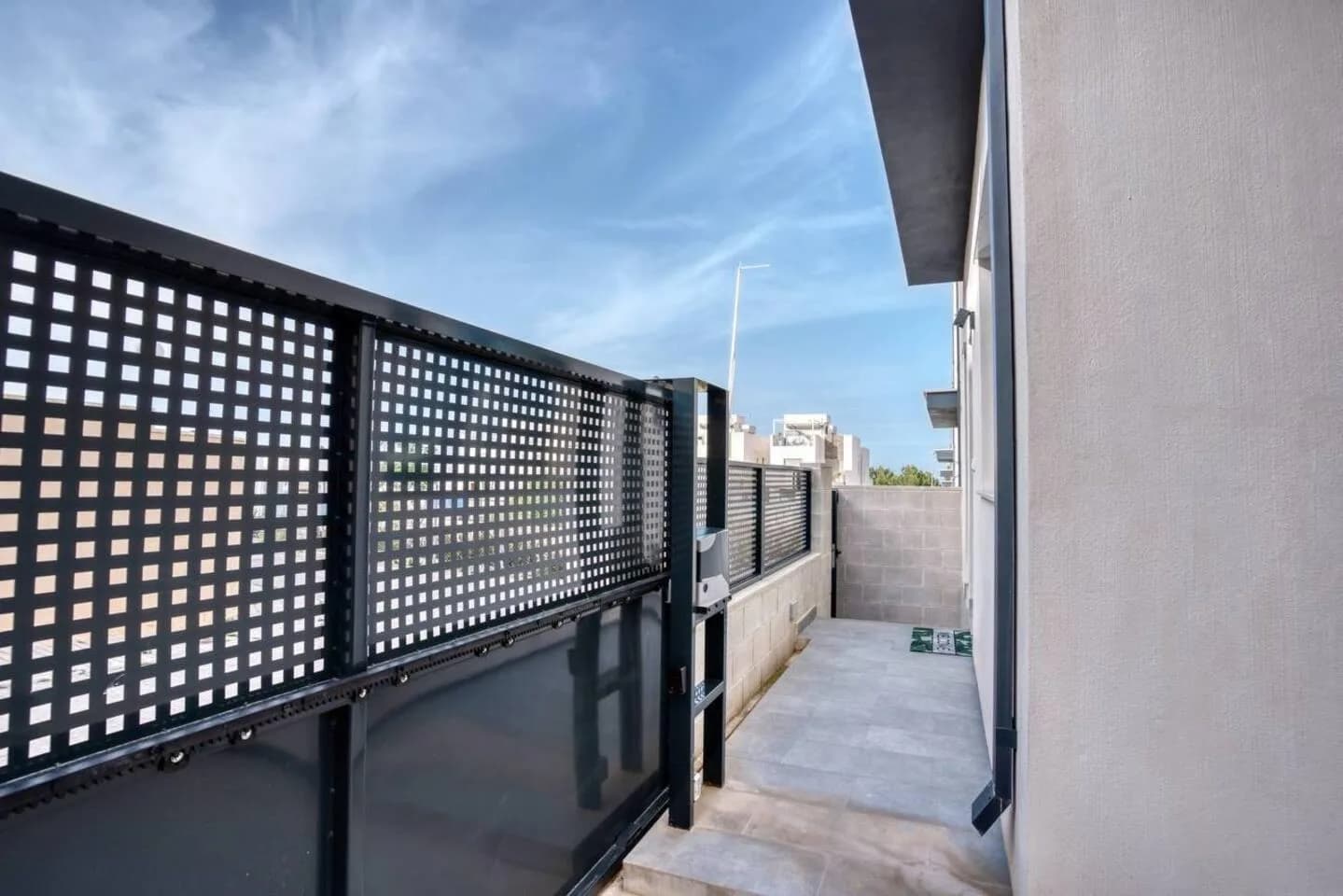 Semi In Orihuela Costa - Image 4