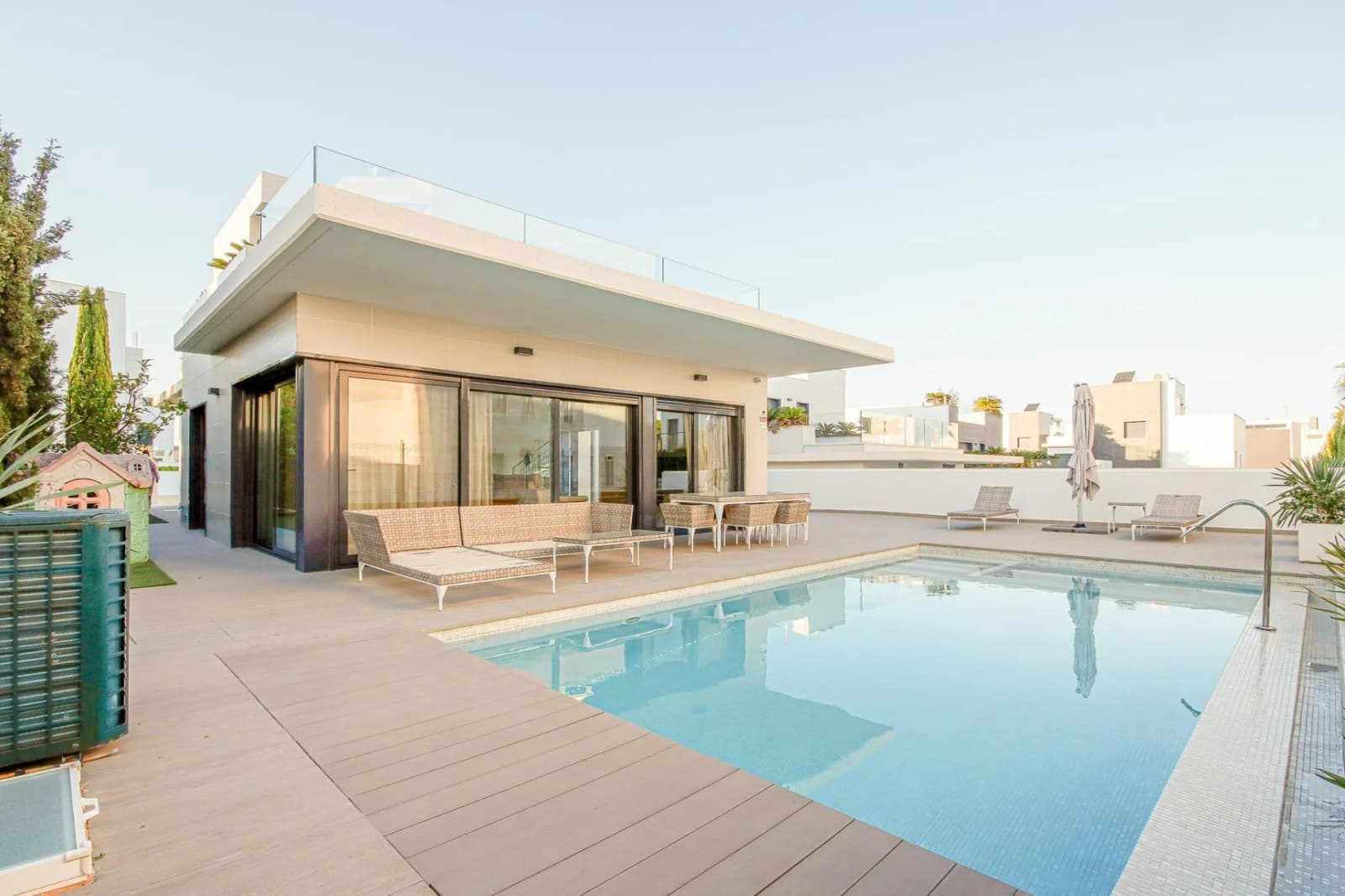 Villa de 4 dormitorios en venta en Orihuela Costa, Alicante - Image 2