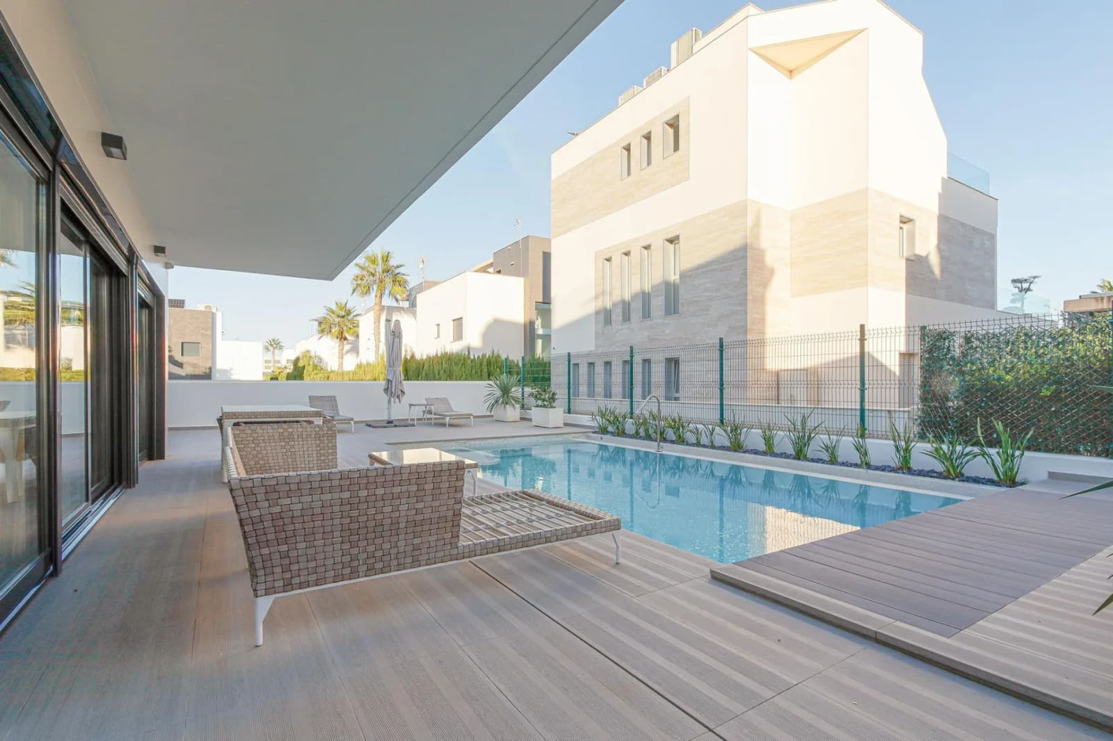 Villa de 4 dormitorios en venta en Orihuela Costa, Alicante - Image 3