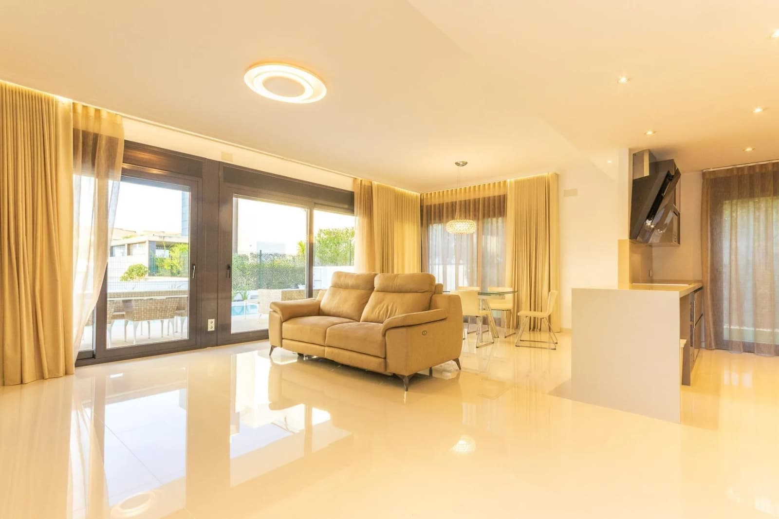 Villa de 4 dormitorios en venta en Orihuela Costa, Alicante - Image 4