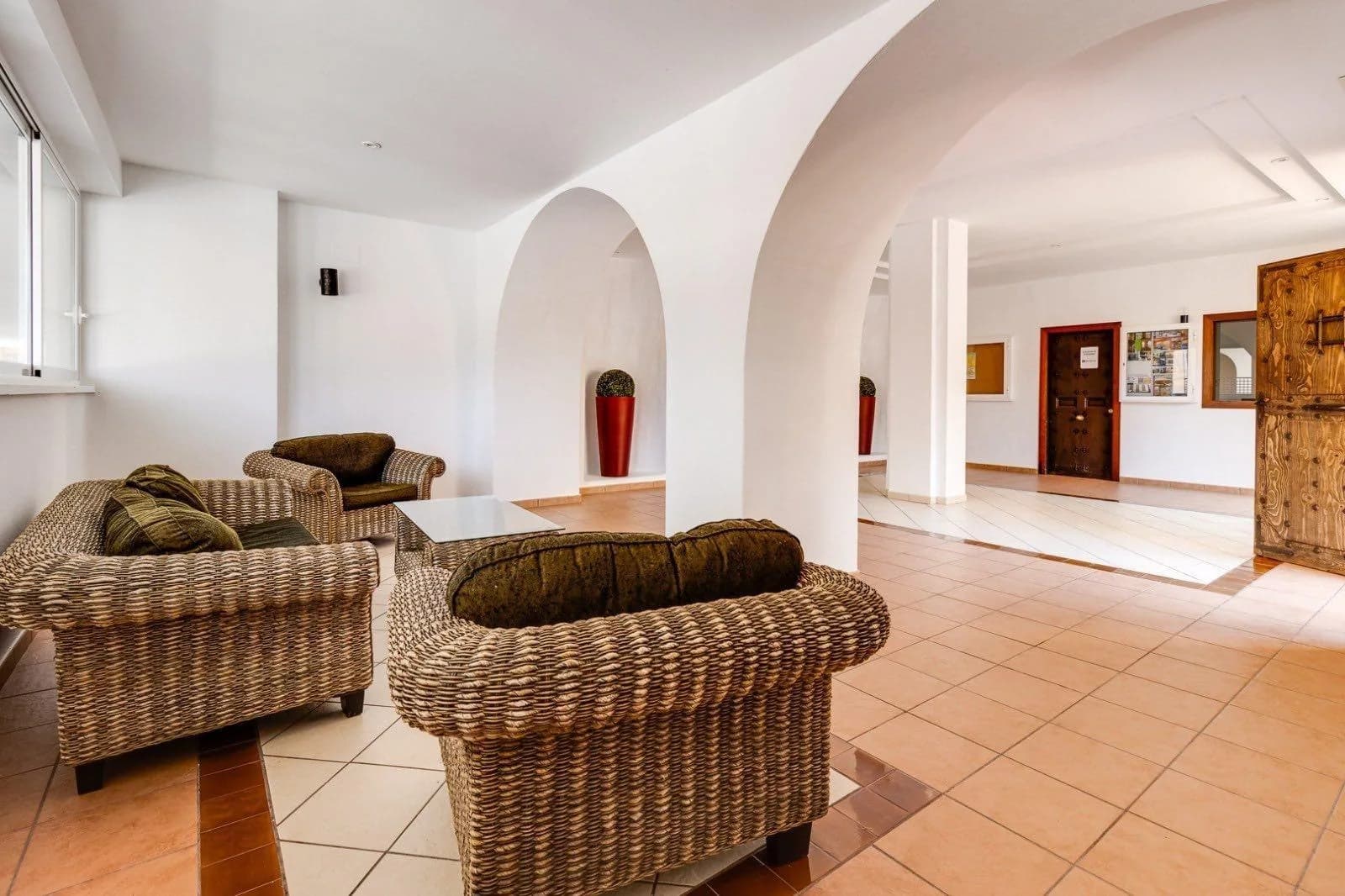 Apartment de 2 dormitorios en venta en Torrevieja, Alicante - Image 2
