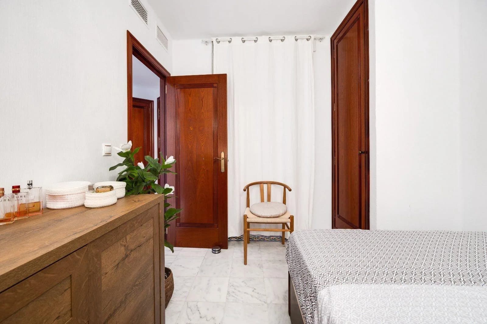 Apartment de 2 dormitorios en venta en Torrevieja, Alicante - Image 6