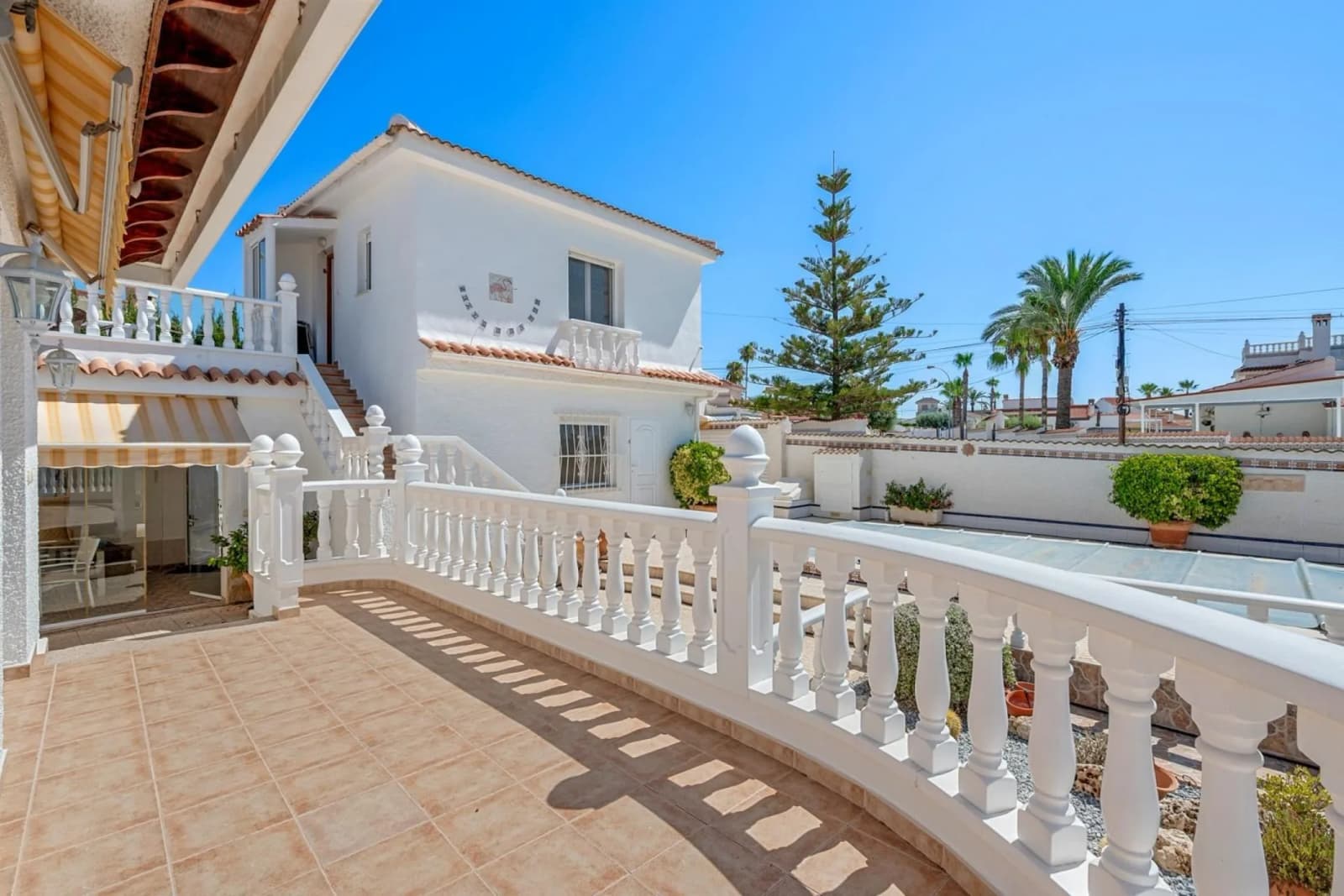 Villa de 3 dormitorios en venta en Rojales, Alicante - Image 2