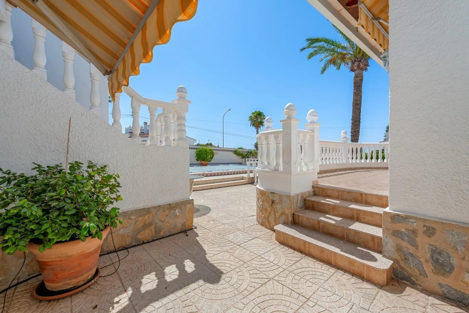Villa de 3 dormitorios en venta en Rojales, Alicante - Image 4