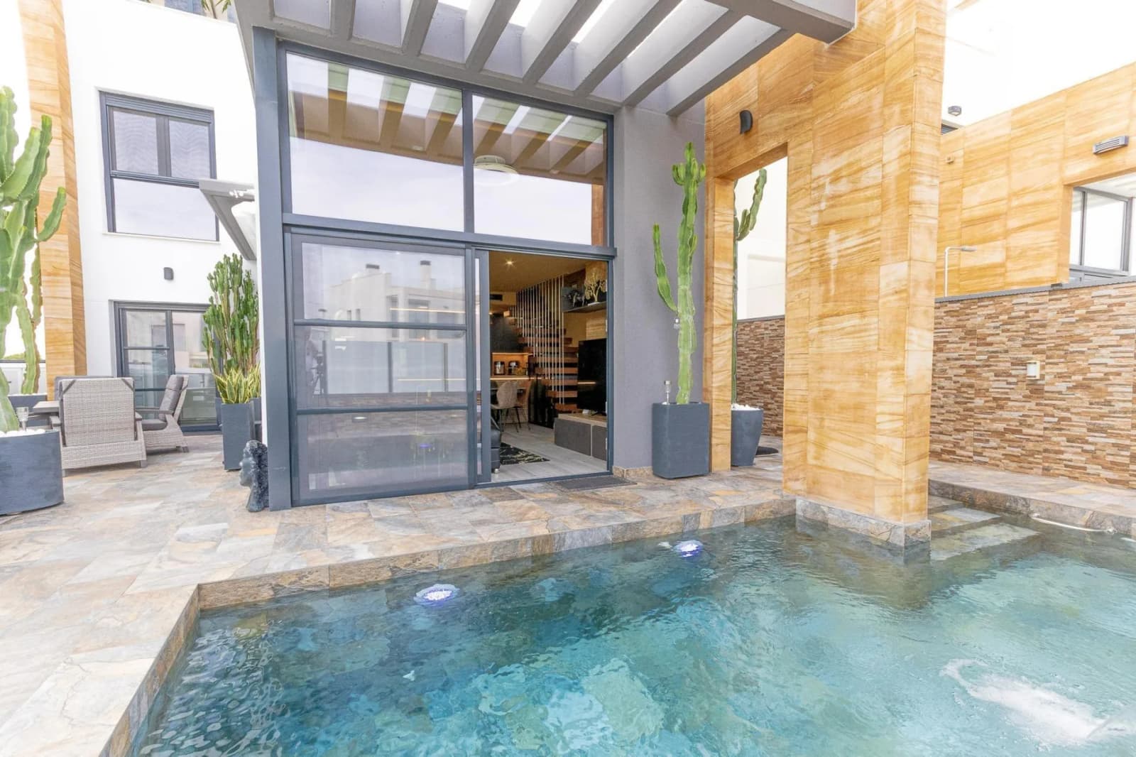 Villa de 3 dormitorios en venta en Orihuela Costa, Alicante