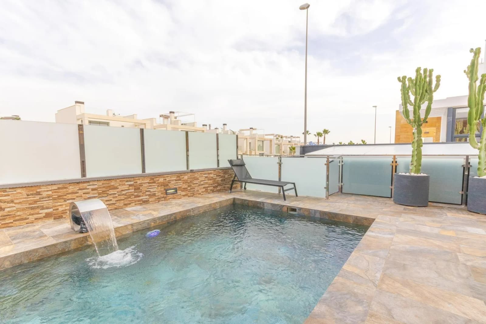 Villa de 3 dormitorios en venta en Orihuela Costa, Alicante - Image 9