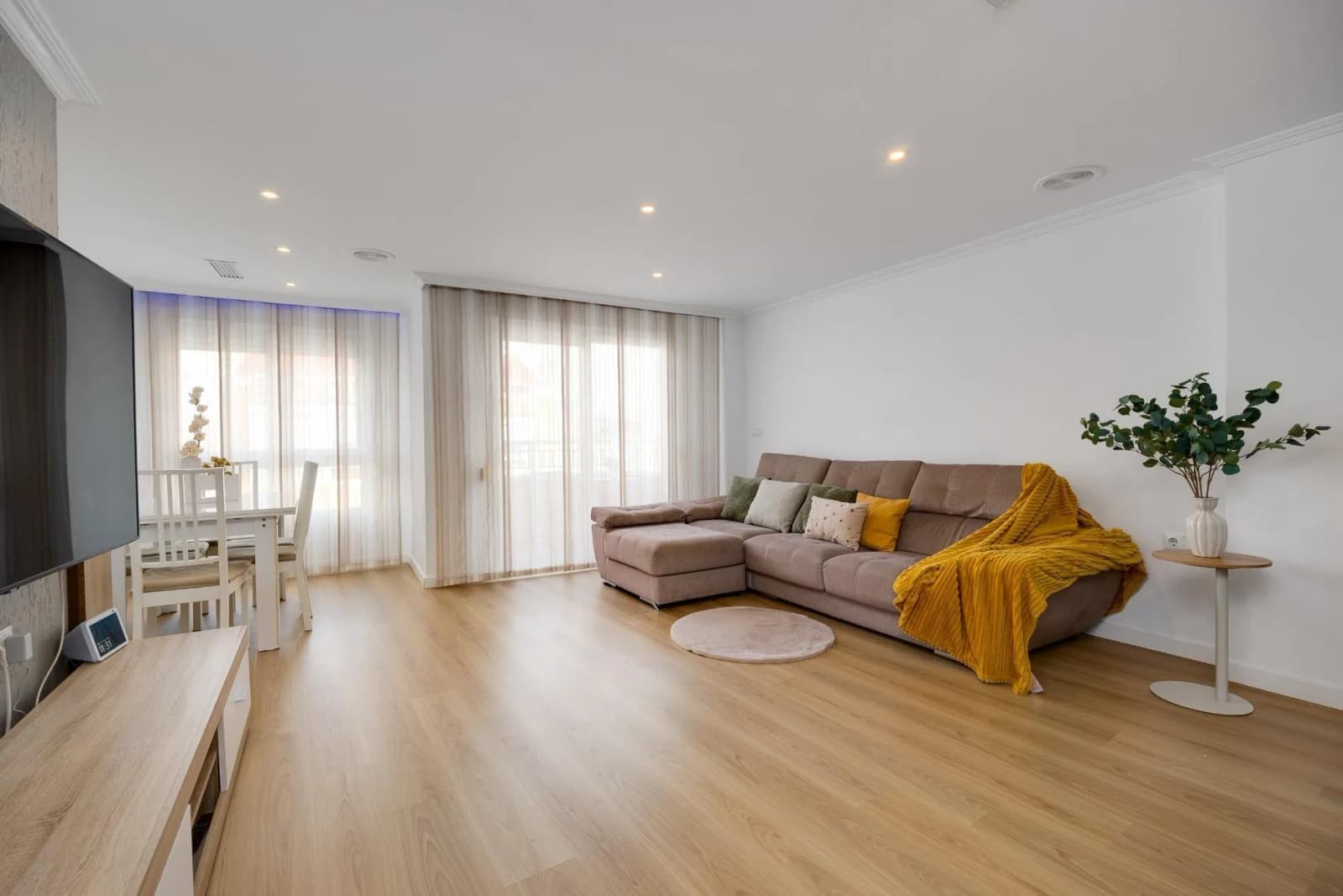 Apartment de 3 dormitorios en venta en Torrevieja, Alicante - Image 4