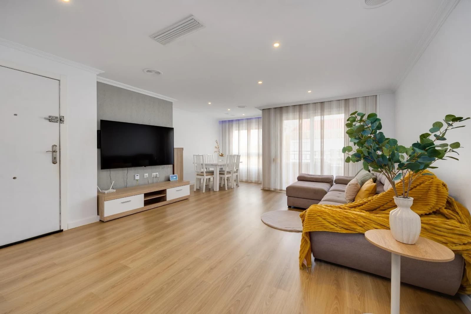 Apartment de 3 dormitorios en venta en Torrevieja, Alicante - Image 5