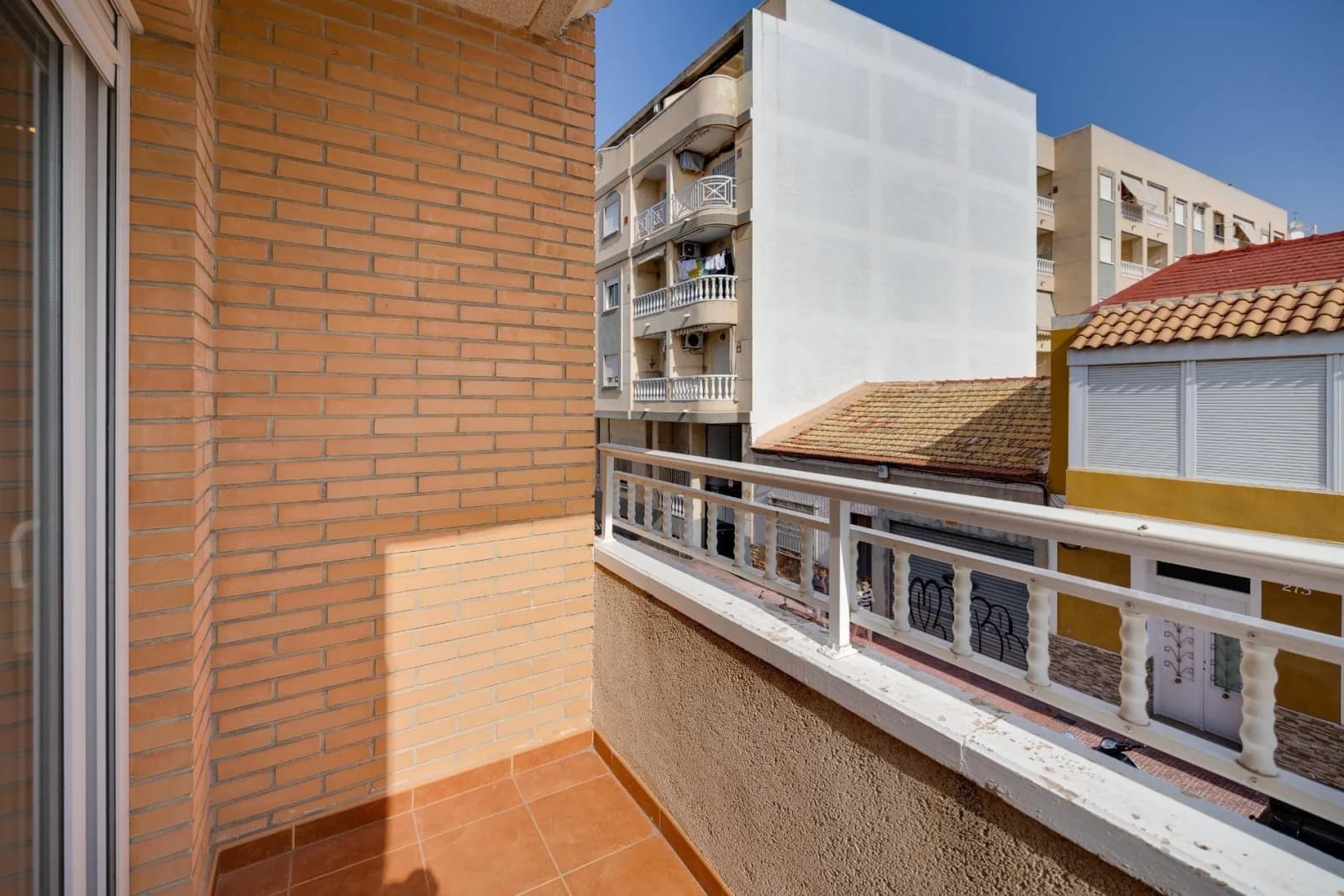Apartment de 3 dormitorios en venta en Torrevieja, Alicante - Image 9
