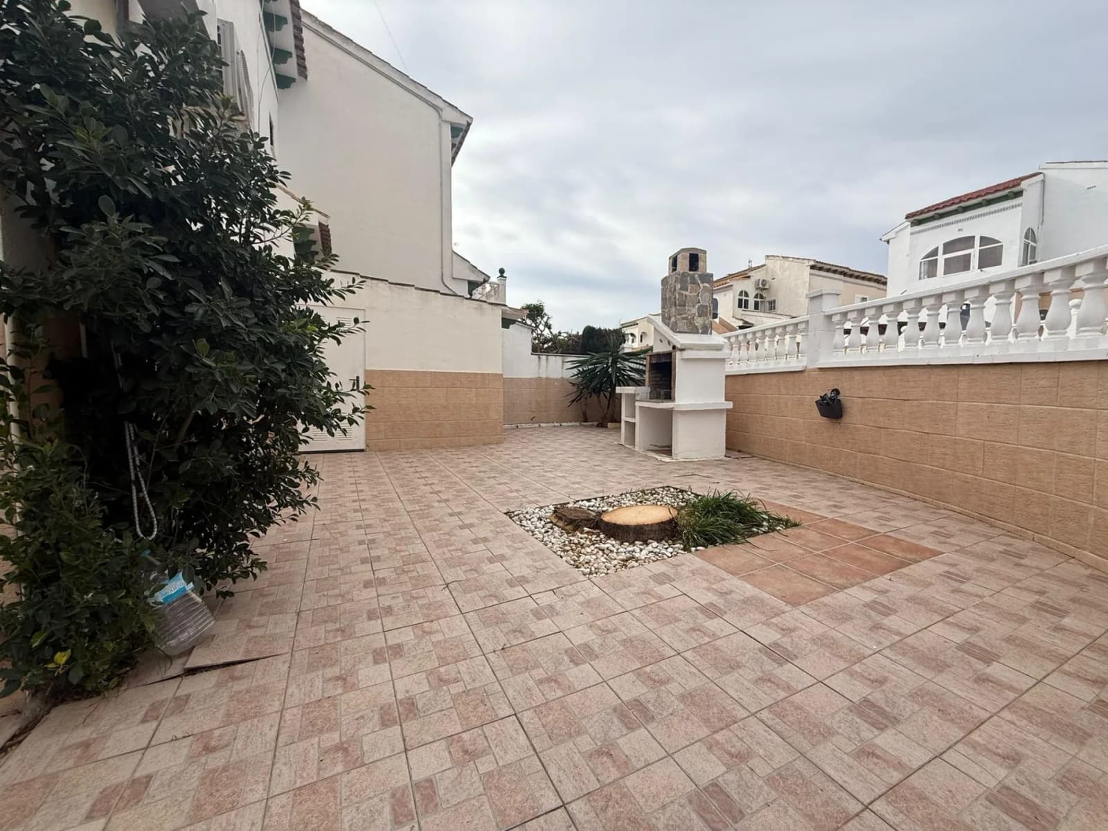 Villa de 2 dormitorios en venta en Torrevieja, Alicante - Image 4