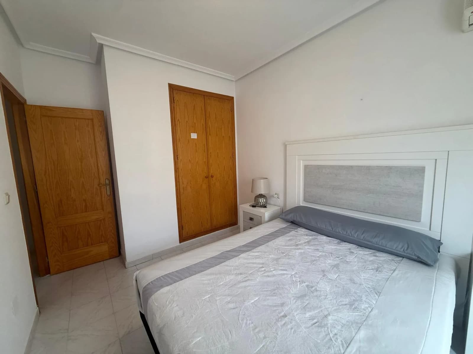 Villa de 2 dormitorios en venta en Torrevieja, Alicante - Image 8