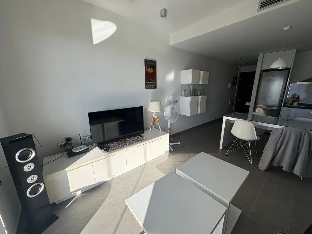 Apartment de 2 dormitorios en venta en Torrevieja, Alicante - Image 2