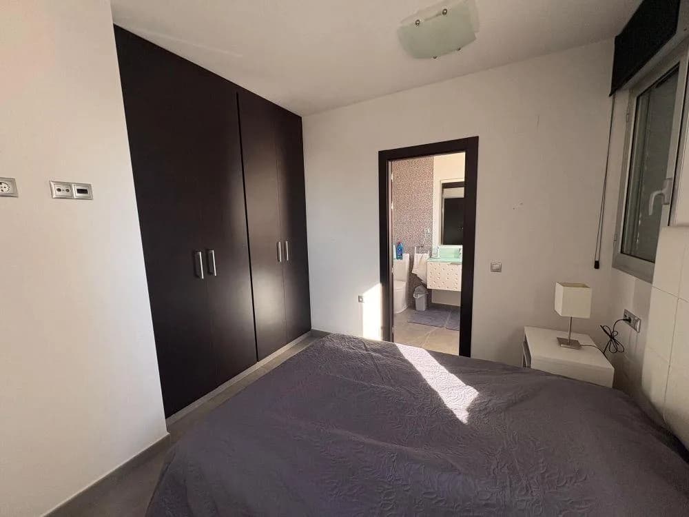 Apartment de 2 dormitorios en venta en Torrevieja, Alicante - Image 5