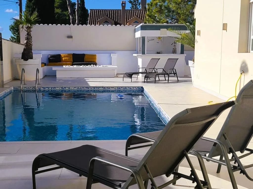 Villa de 4 dormitorios en venta en Torrevieja, Alicante