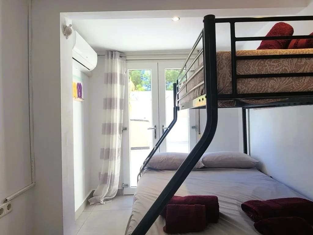 Villa de 4 dormitorios en venta en Torrevieja, Alicante - Image 4