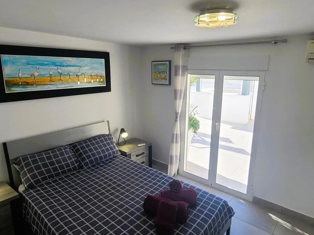 Villa de 4 dormitorios en venta en Torrevieja, Alicante - Image 6