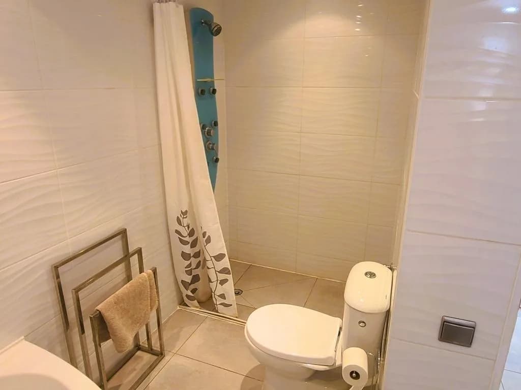 Villa de 4 dormitorios en venta en Torrevieja, Alicante - Image 8