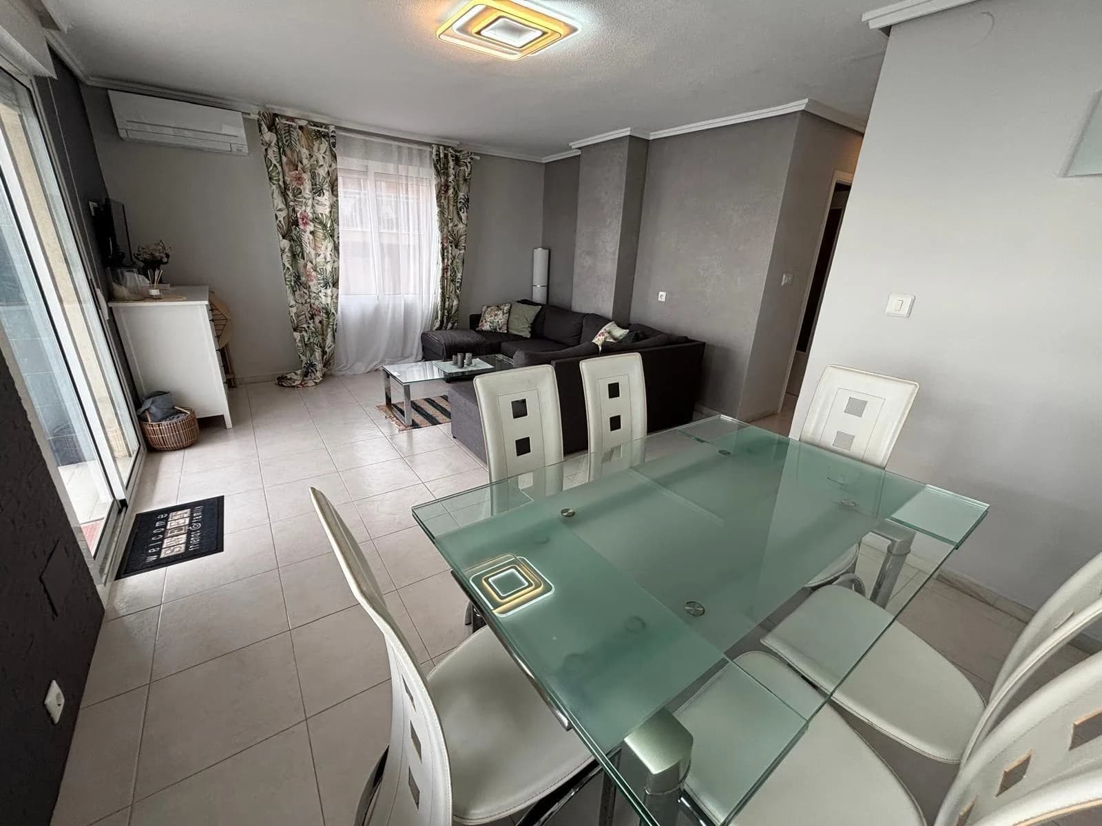 Apartment de 2 dormitorios en venta en Torrevieja, Alicante - Image 5