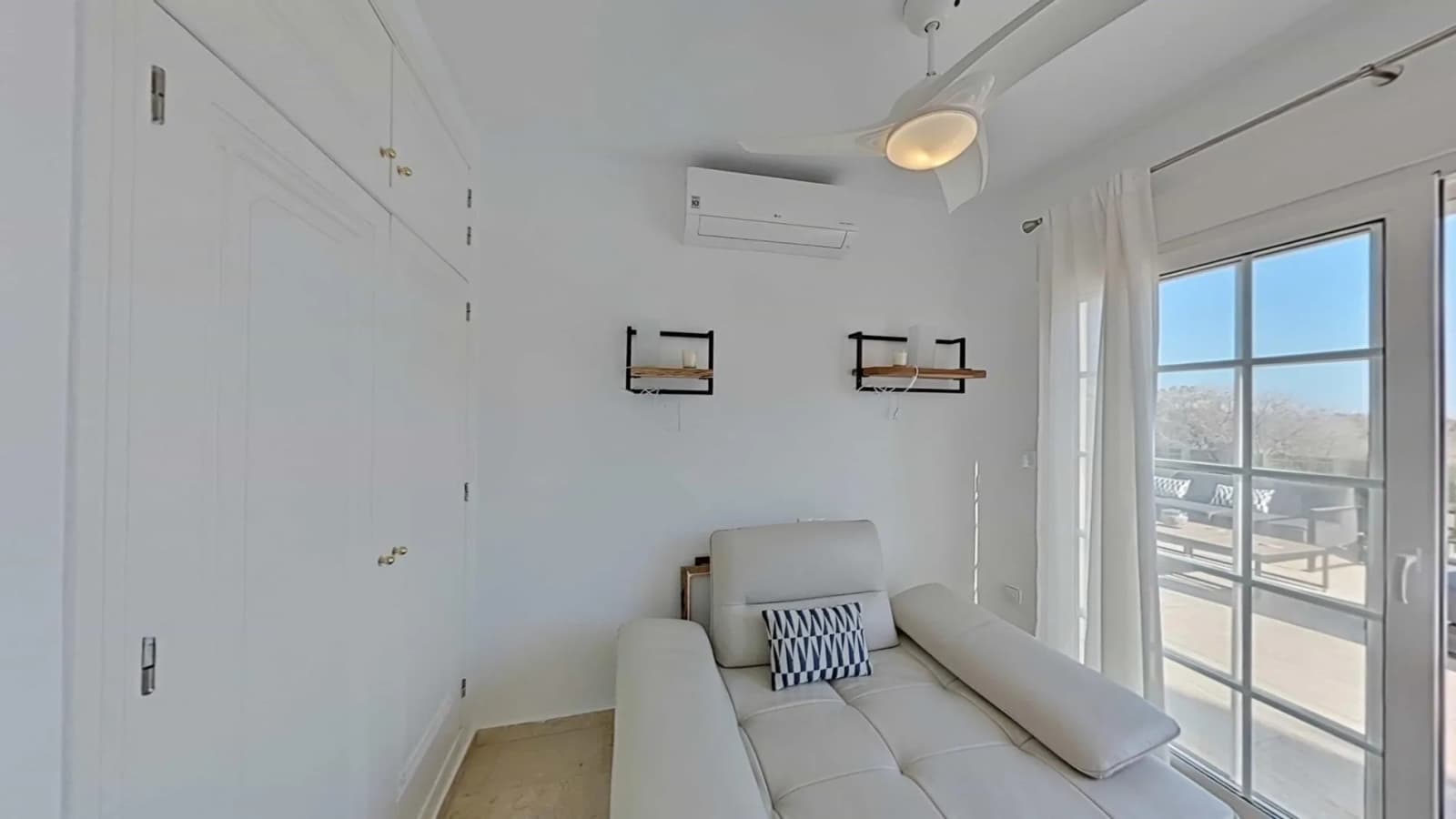 Villa de 4 dormitorios en venta en Orihuela Costa, Alicante - Image 7