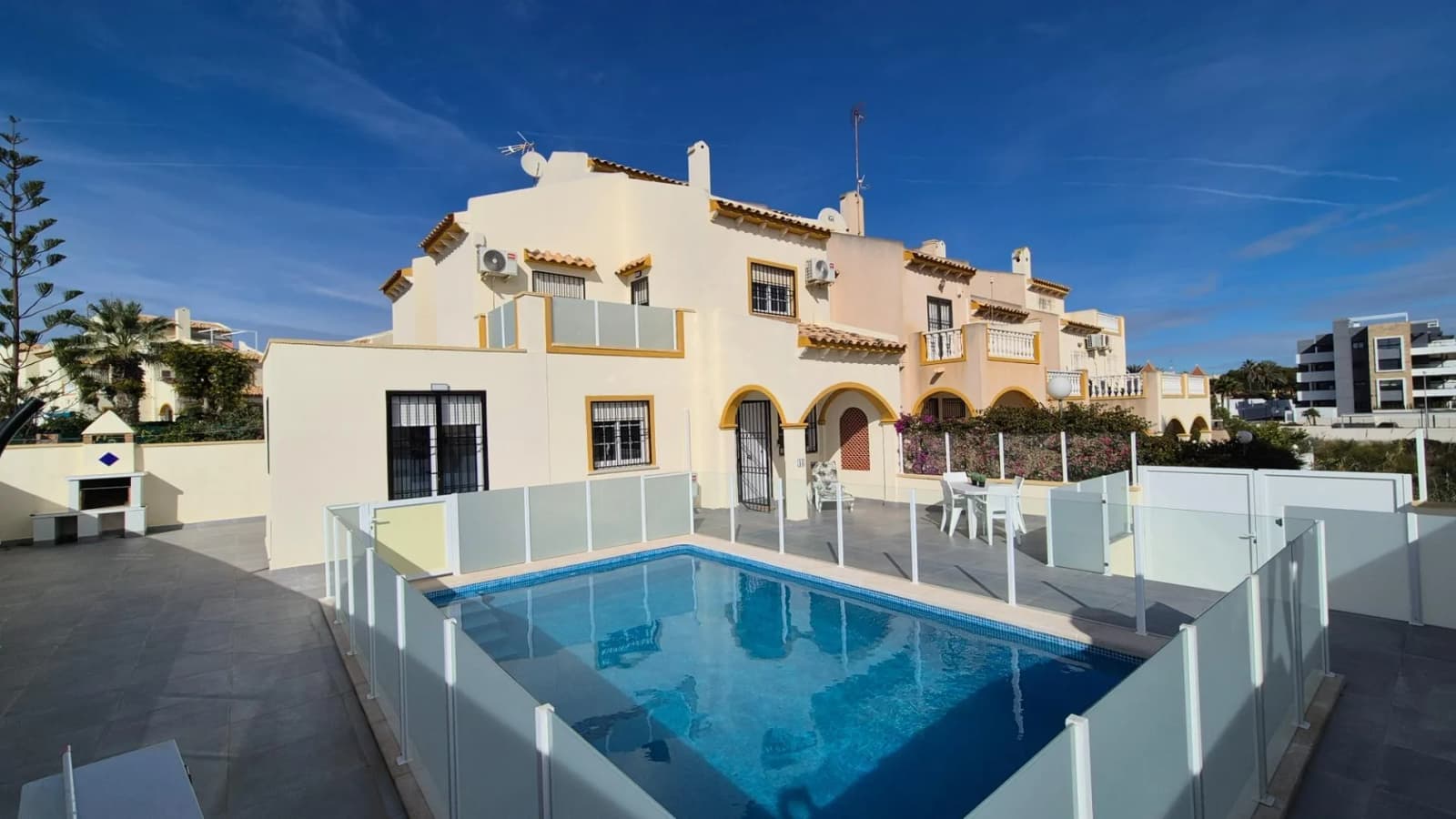Villa de 2 dormitorios en venta en Orihuela Costa, Alicante