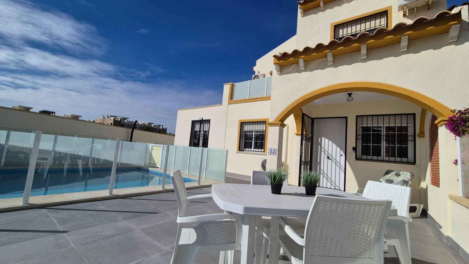 Villa de 2 dormitorios en venta en Orihuela Costa, Alicante - Image 3