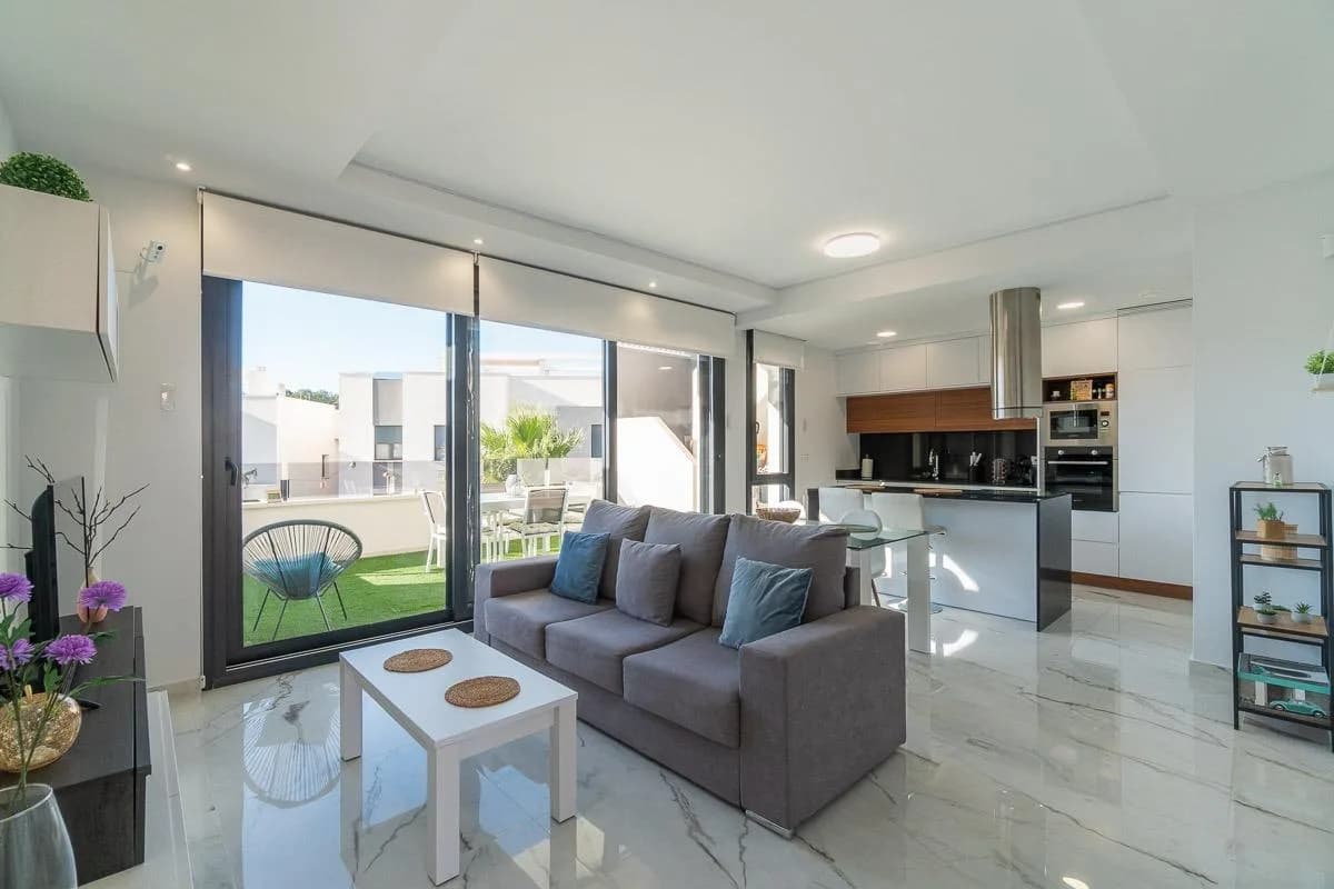 Apartment de 2 dormitorios en venta en Orihuela Costa, Alicante - Image 2