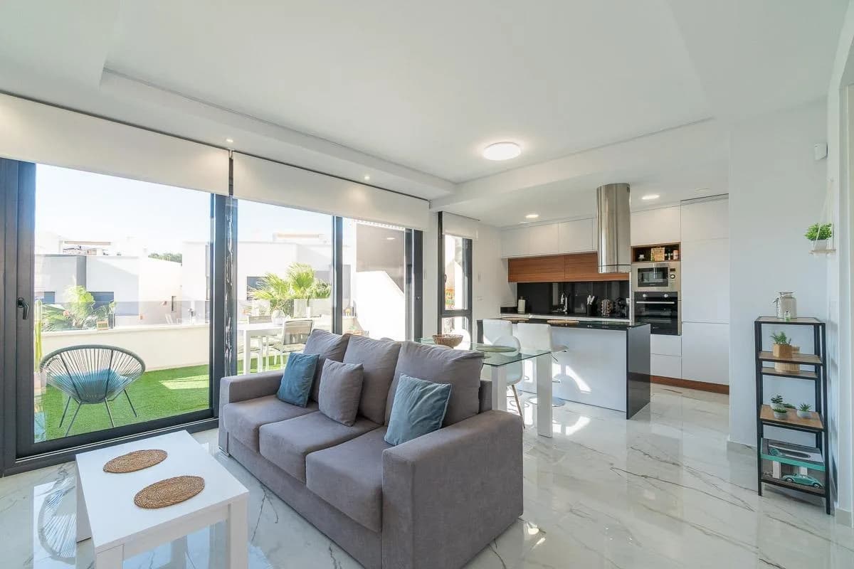 Apartment de 2 dormitorios en venta en Orihuela Costa, Alicante - Image 3