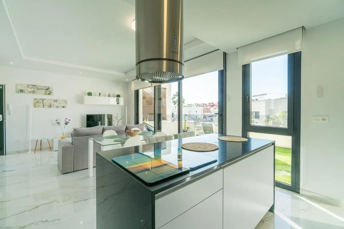 Apartment de 2 dormitorios en venta en Orihuela Costa, Alicante - Image 5