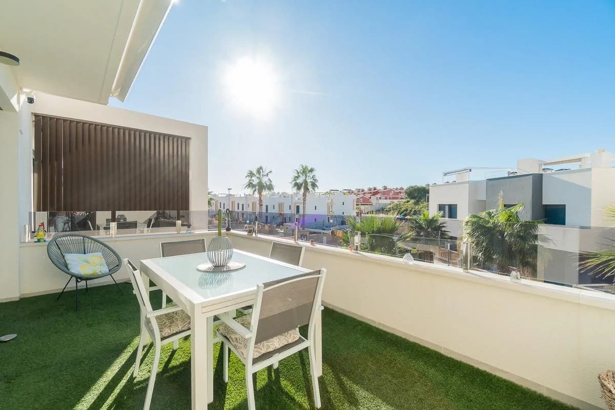 Apartment de 2 dormitorios en venta en Orihuela Costa, Alicante - Image 9