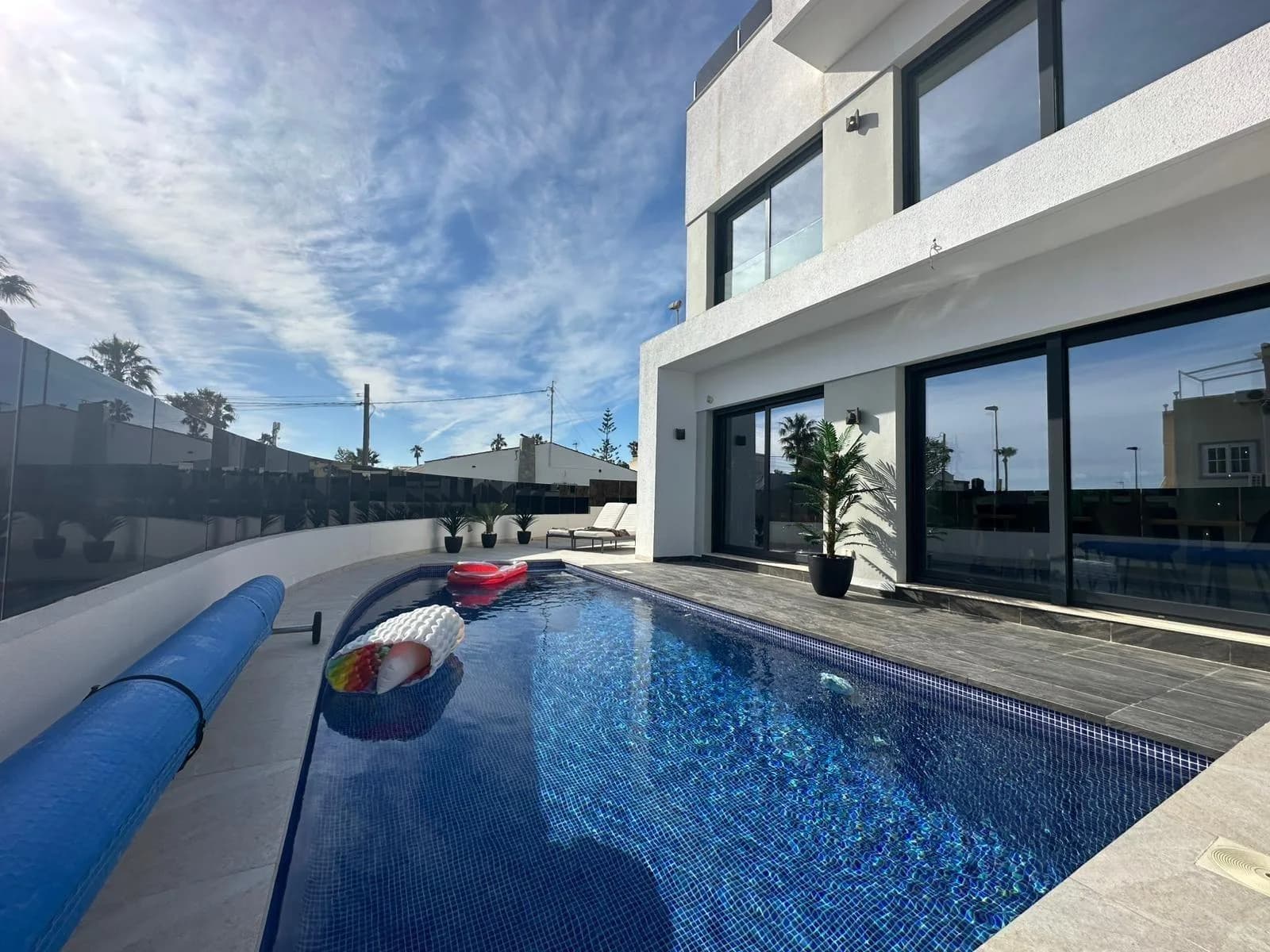 Villa de 4 dormitorios en venta en Torrevieja, Alicante