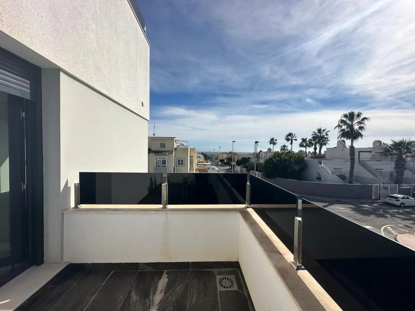 Villa de 4 dormitorios en venta en Torrevieja, Alicante - Image 4