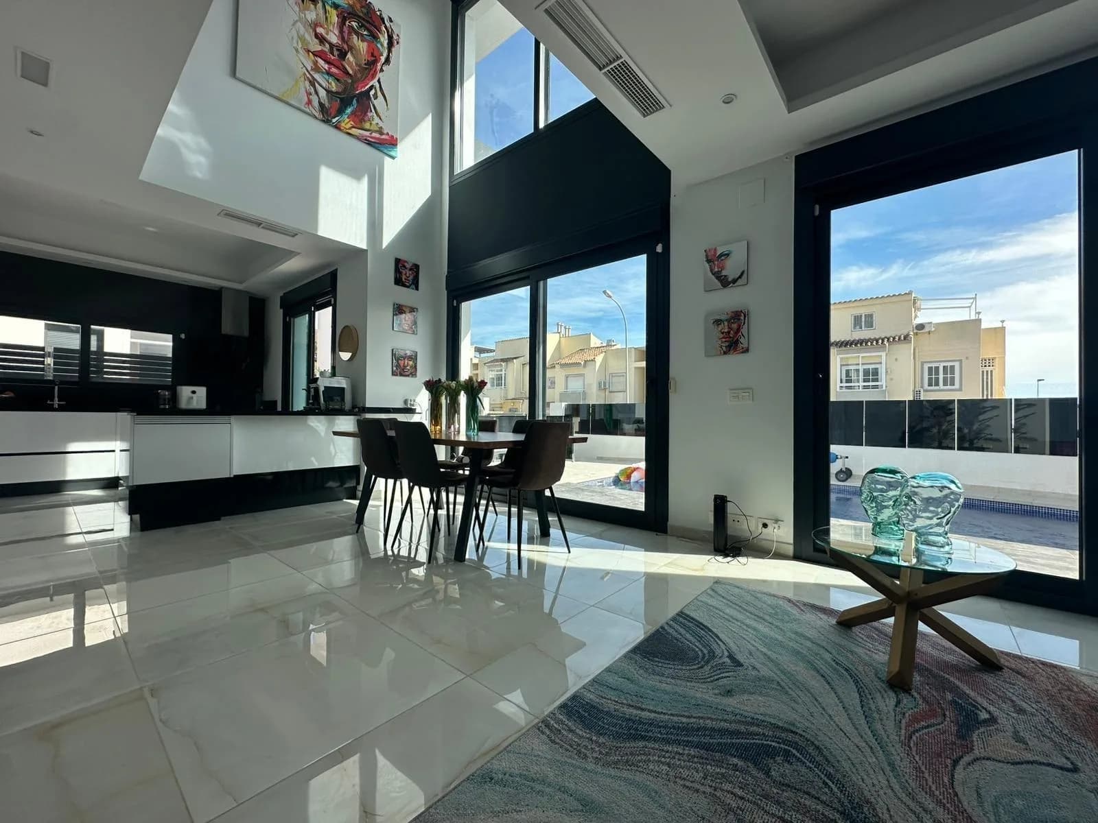 Villa de 4 dormitorios en venta en Torrevieja, Alicante - Image 6