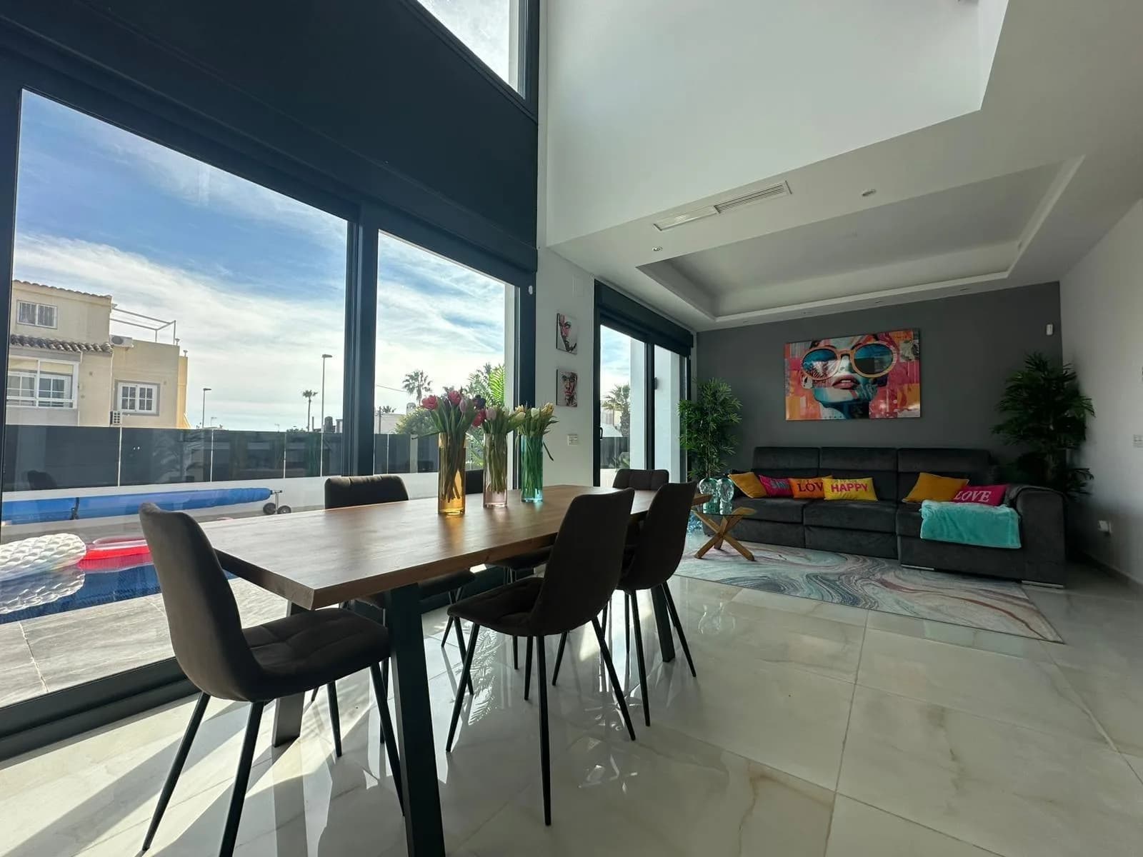 Villa de 4 dormitorios en venta en Torrevieja, Alicante - Image 7