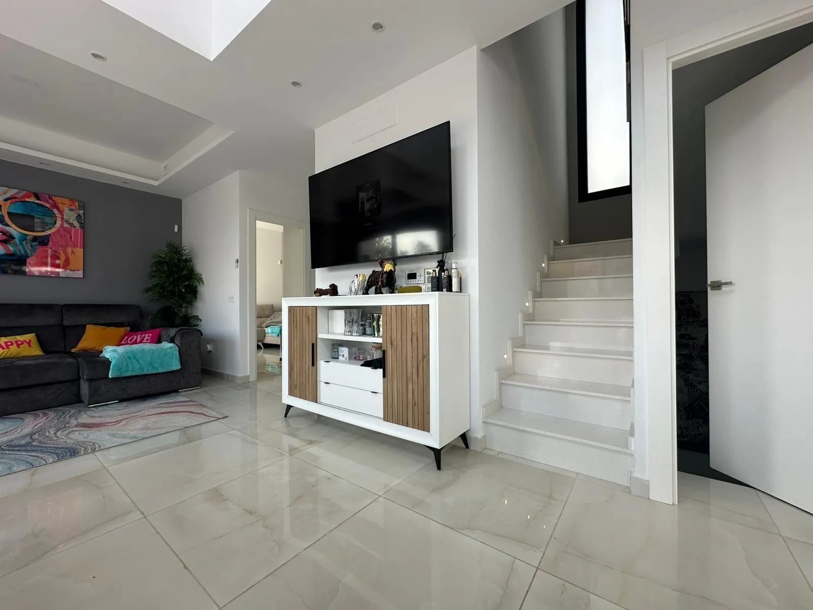 Villa de 4 dormitorios en venta en Torrevieja, Alicante - Image 8