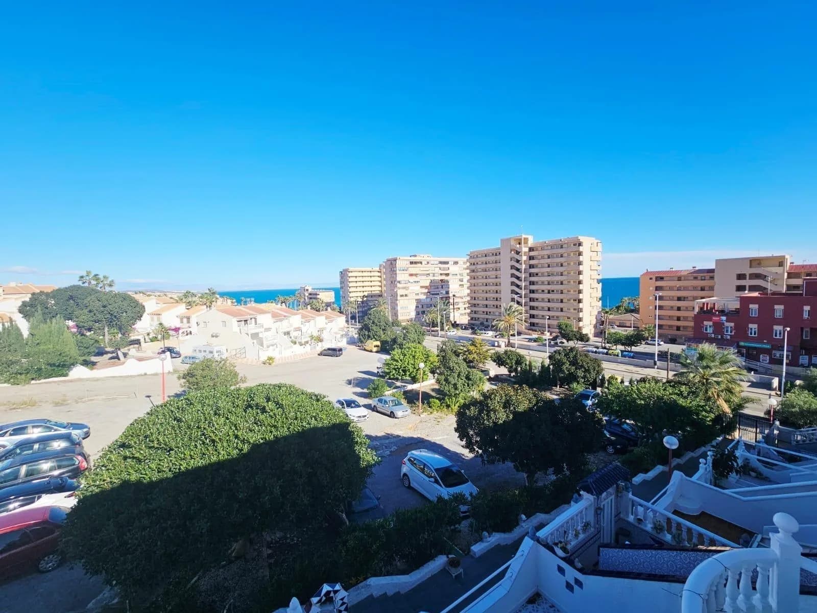 Duplex de 3 dormitorios en venta en Torrevieja, Alicante - Image 2