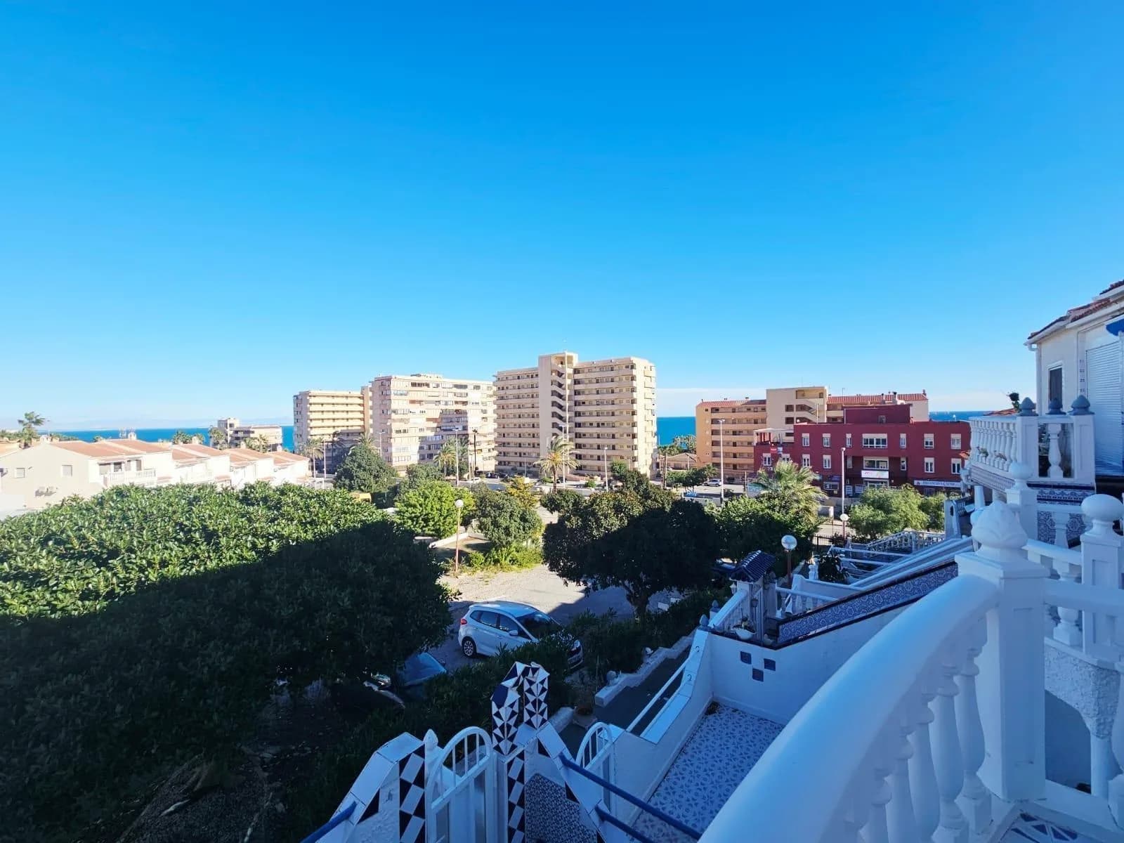 Duplex de 3 dormitorios en venta en Torrevieja, Alicante - Image 3