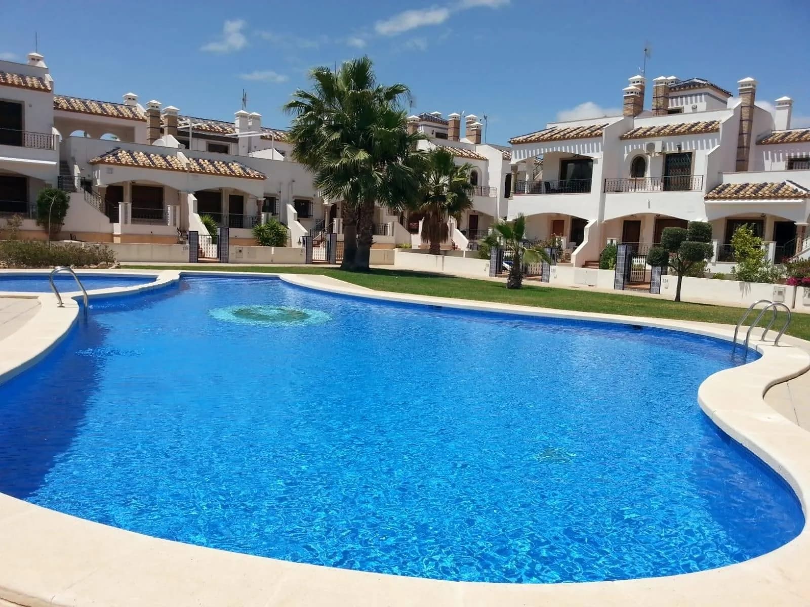 Duplex de 2 dormitorios en venta en Orihuela Costa, Alicante
