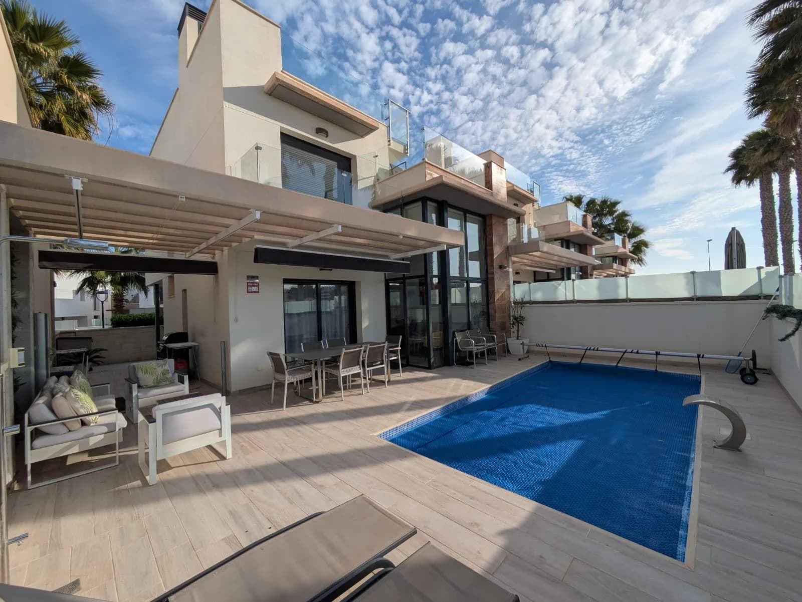 Villa de 3 dormitorios en venta en Orihuela Costa, Alicante