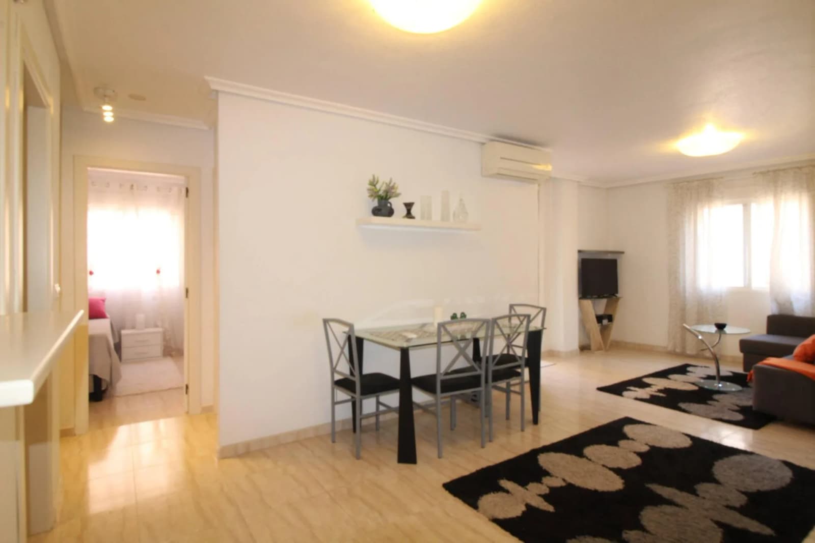 Apartment de 2 dormitorios en venta en Torrevieja, Alicante