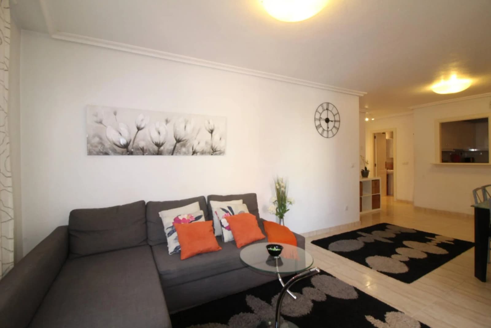 Apartment de 2 dormitorios en venta en Torrevieja, Alicante - Image 3