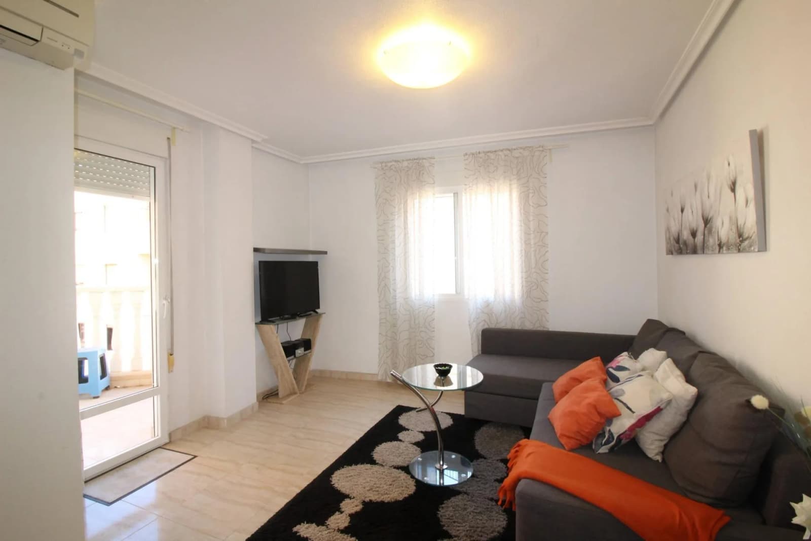 Apartment de 2 dormitorios en venta en Torrevieja, Alicante - Image 4