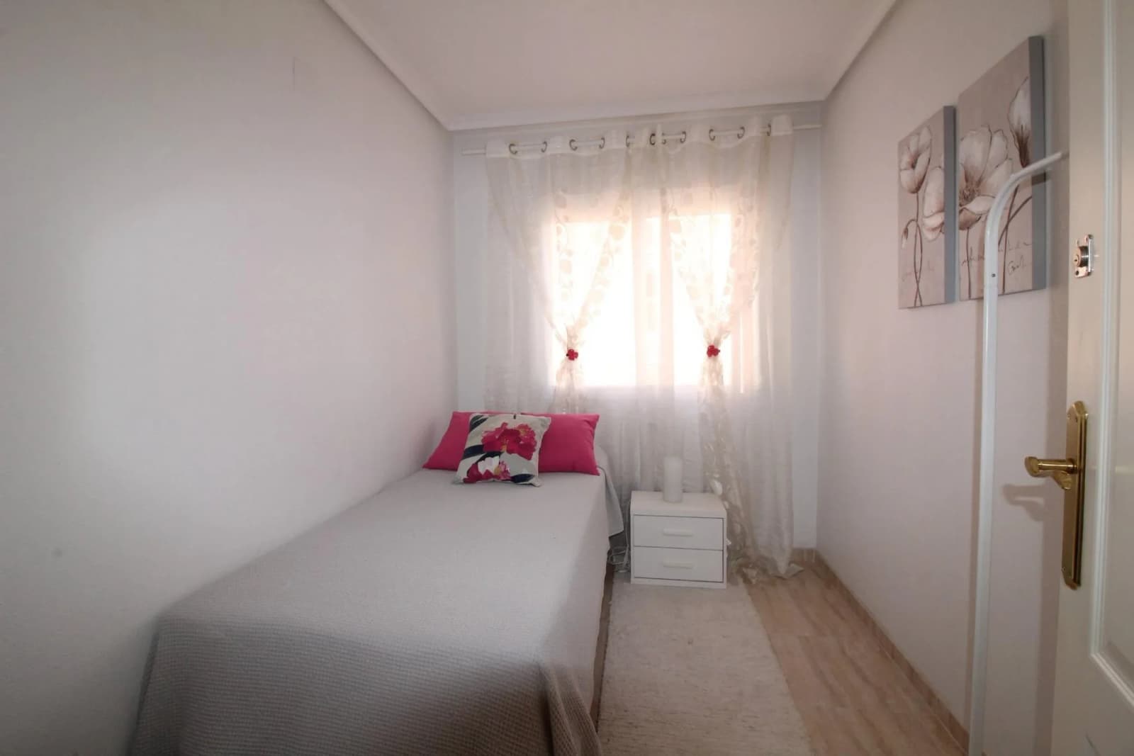 Apartment de 2 dormitorios en venta en Torrevieja, Alicante - Image 6